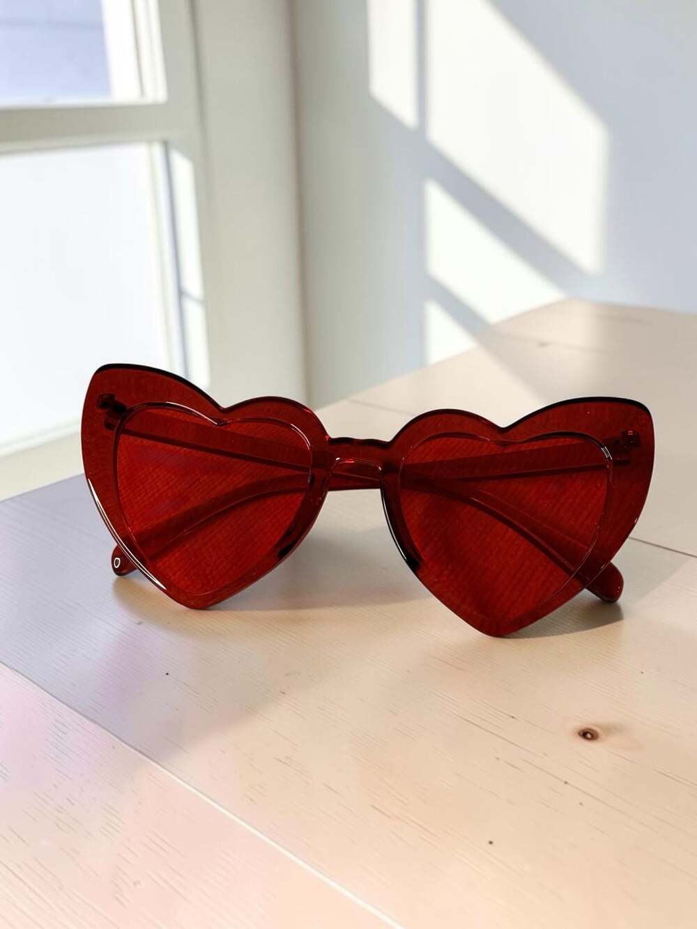 Retro Heart-Shaped Sunglasses in Transparent Red